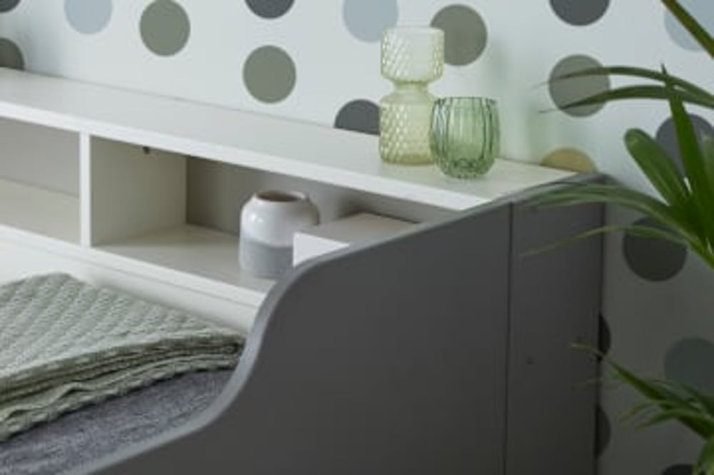 Integrated Shelving In The Bed Frame