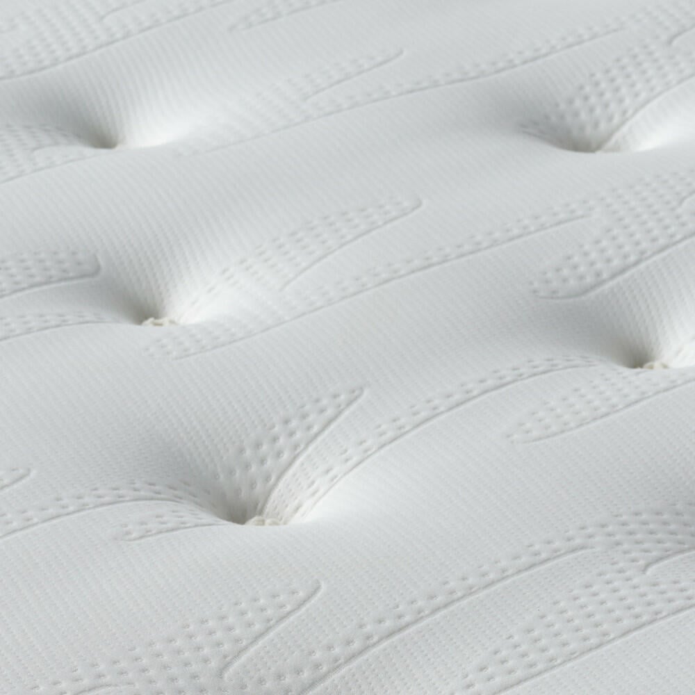 Maestro Spring Memory Foam Tufted Mattress Detailed Shot