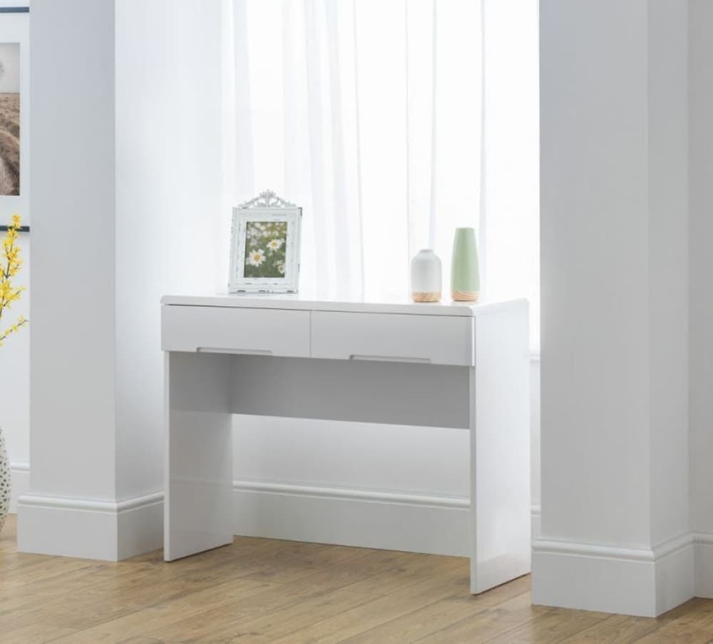 White and store wood dressing table