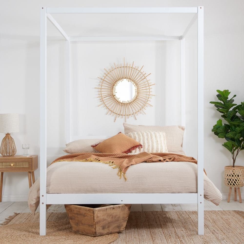 Mirrored four store poster bed