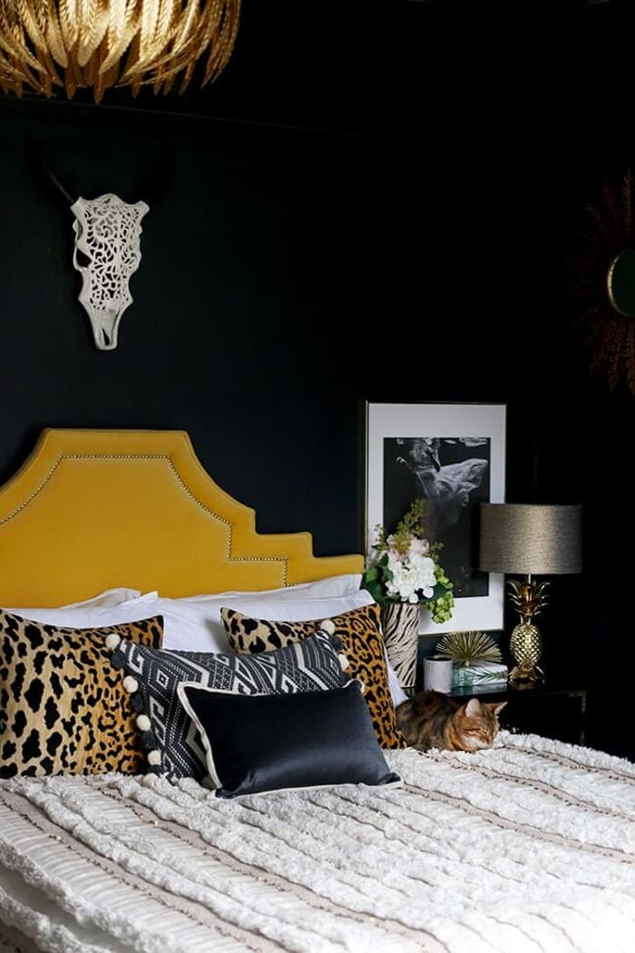 Black Bedroom Wall 